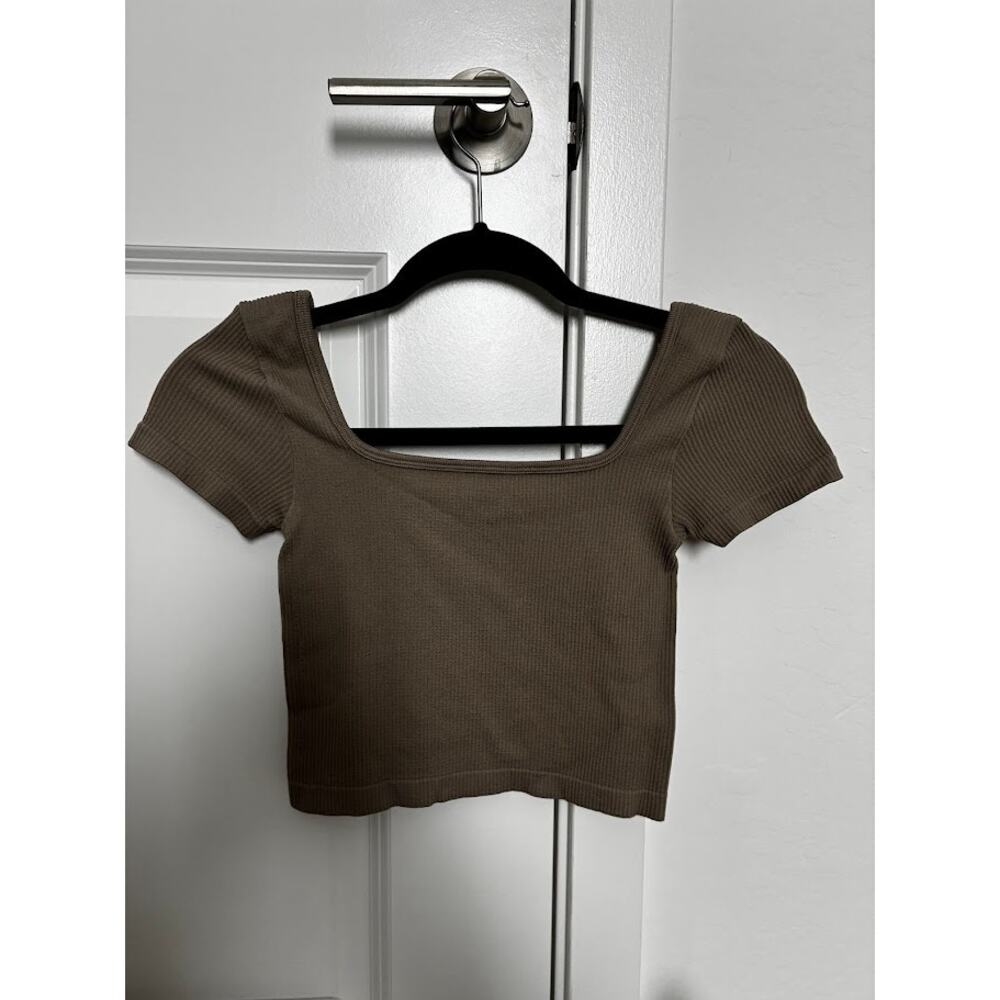 NewMix Classic Lot of 2 Crop Ribbed Knit Scoop Sleeved tops Brown top Green top